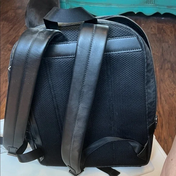 Michael Kors Black Jet Set Backpack with Bold Blue Logo - Picture 4 of 5